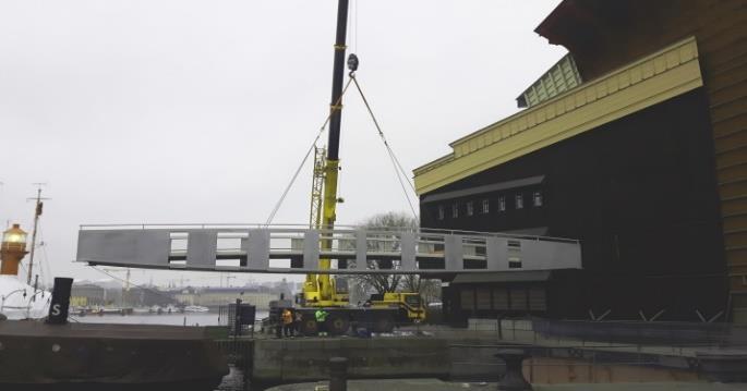 konstruerat, tillverkat och monterat en 20 meter lång och 3,5