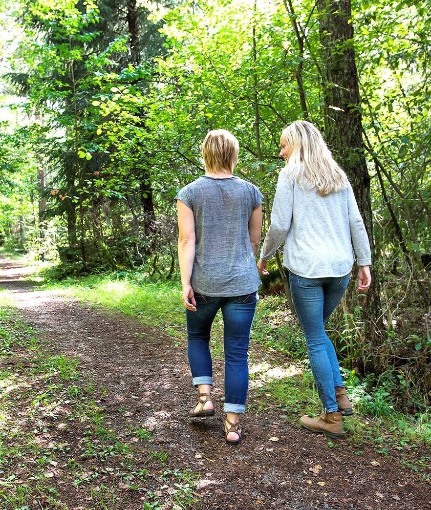 Fysisk aktivitet Raska promenader, friluftsliv eller trädgårdsarbete kan minska risken för bl.a. hjärt-, kärlsjukdomar, cancer och psykisk ohälsa.