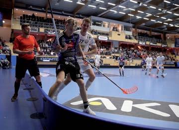 16 SÄSONGEN SOM GICK www.smfinal.se Svenska Superligan 2018/2019 Foto: Per Wiklund Damer TABELL # Klubb Ma Vi Oa Fö GM-IM DI Po 1. IKSU 26 24 2 (2) 0 271-76 195 76 2.