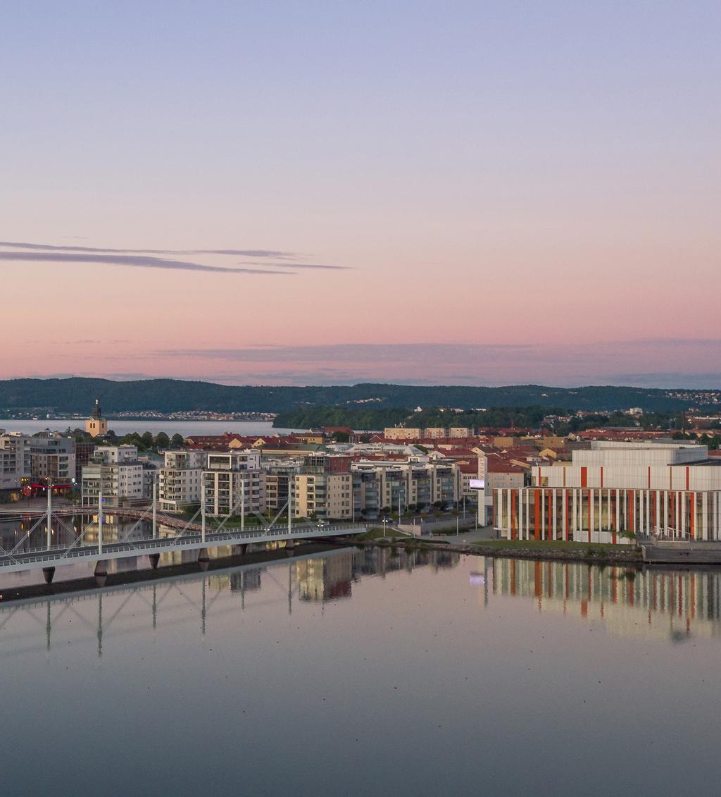 JÖNKÖPING Vid Vätterns södra strand ligger Jönköping, en stad som befinner sig i ett expansivt läge och utveckling. Staden och dess centrum präglas av en ökande tillväxt som skapar en pulserande stad.