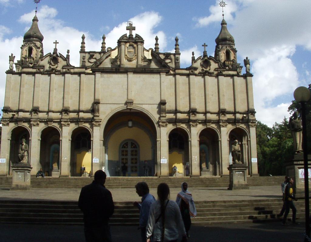 DAG 1 En introduktionsdag till Addis Abeba Vi kommer att ta emot dig på Bole airport och ta dig till hotellet.