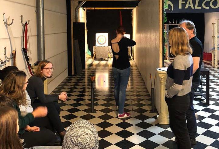 Silvia tar via mejl och telefon emot frågor och funderingar från stödsökande som är utsatta för brott samt lämnar kostnadsfri juridisk