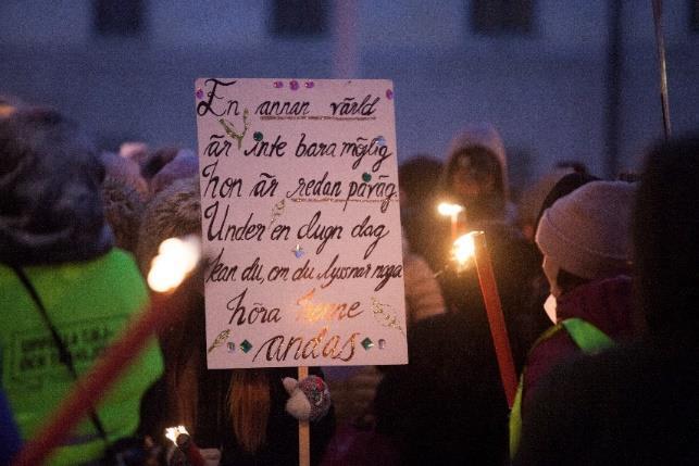 Bilder från fackeltåget och plakatverstad Mellan 13 och 17