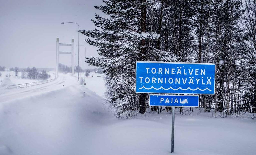 Vägmärken i Tornedalen skrivs på både svenska och på meänkieli. Meänkieli är ett av Sveriges nationella minoritetsspråk. Namnet är en sammansättning av två ord som betyder vårt språk.