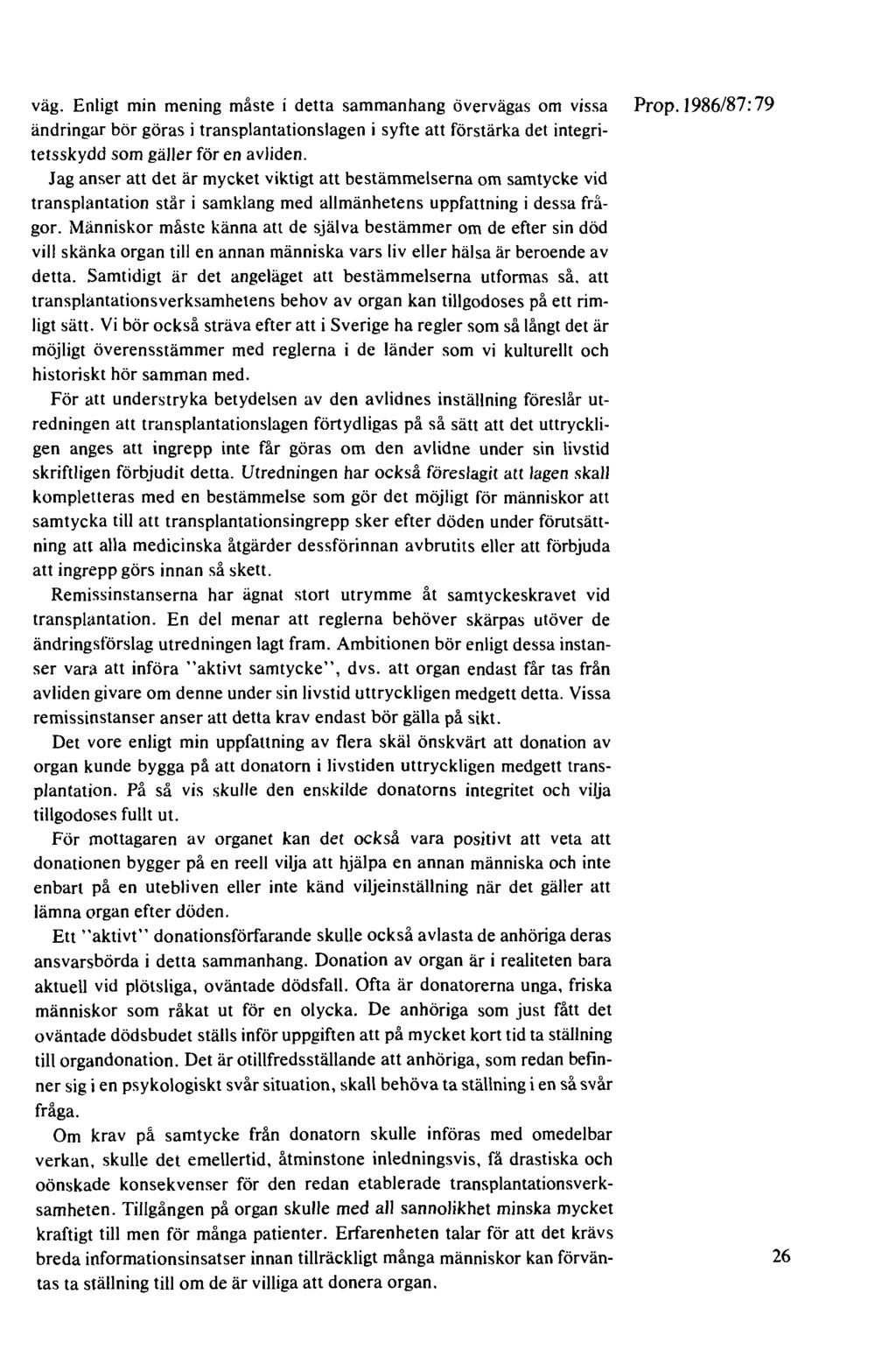 väg. Enligt min mening måste i detta sammanhang övervägas om vissa Prop. 1986/87: 79 ändringar bör göras i transplantationslagen i syfte att förstärka det integritetsskydd som gäller för en avliden.