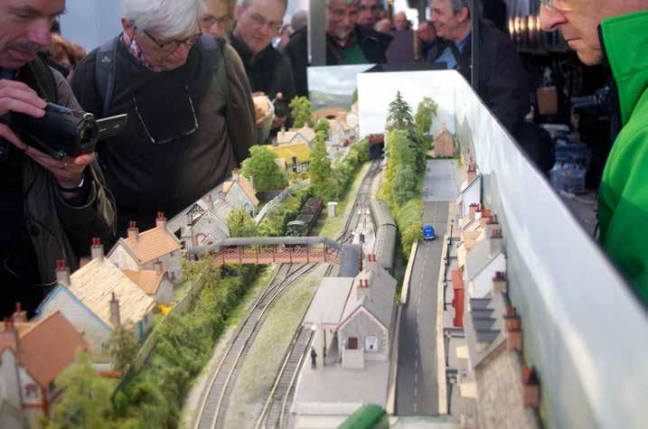Text: Redaktionen Foto: Helmut Maripuu Den 5 7 mars i år hölls evenemanget Ontraxs på Spoorwegmuseum i Utrecht, Holland. Mässan hyser såväl handlare som utställning av olika modelljärnvägar.