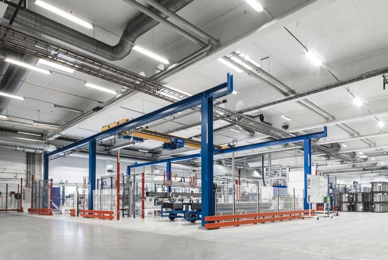 Källsortering är en viktig del inom verksamheten. Wellpapp och plast återvinns, trä och brännbart avfall energiåtervinns och spillbitar från metall transporteras direkt till smältverk för återvinning.