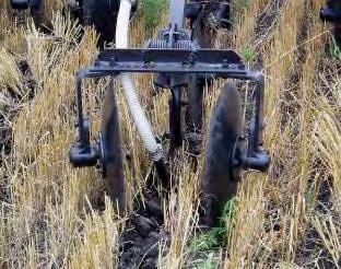Strip Tillage Loosens the soil in the row Maintains