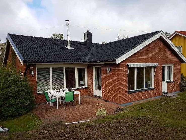 Besiktningsteknikerns reflektion Noteringar som besiktningsteknikern särskilt vill påtala Bostadsbyggnad Fastigheten är byggd 1976. Renoveringar har utförts enligt lämnade upplysningar.