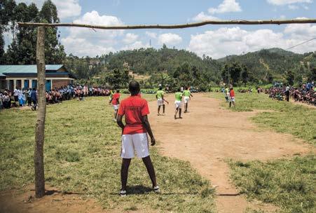 Kvinna till Kvinna stödjer flera olika projekt som stöttar unga mödrar i Rwanda.