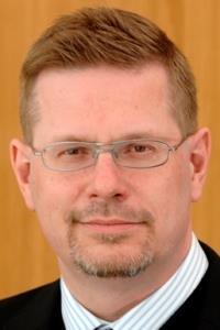 4 Martin Klabere 55 år Oskarshamn. Arbetar som arbetsmiljöingenjör på ABB med miljö och säkerhetsfrågor. Verkar även nationellt med samordning av arbetsmiljöarbetet i Power Grids.