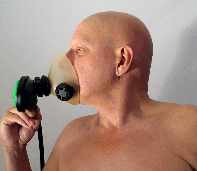 masken tätar bra i ansiktet.