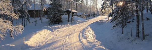 Vi har alla ansvar för att diken och vägtrummor hålls rena och att eventuella potthål och rännor fylls igen snarast möjligt. Reparationsgrus finns utlagt på strategiska ställen.