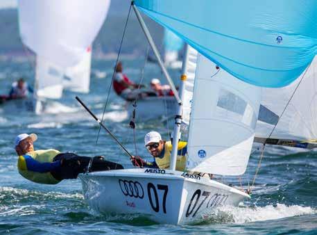 SVENSK SEGLING: KAPPSEGLING Max, Anton och Fredrik tre svenska världsstjärnor Swe Sailing Team, det vill säga svenska kappseglingslandslaget, hade under 2018 två besättningar i världstoppen i sina