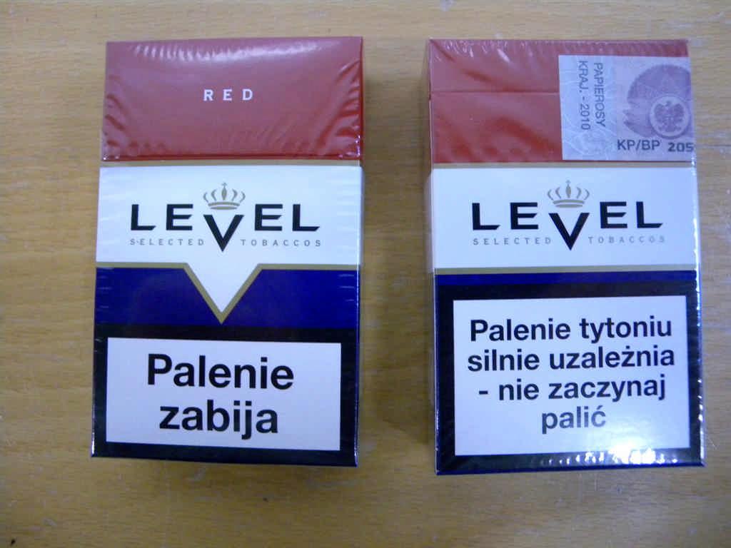 Bilder Tobak, 2012-04-16 07:55 diarienr: 1200-K178885-10 POLISEN Bildkollage 17 26 Beslagspunkt:2012-1200-BG5145-8 (Bild 20-21) - Samtliga produkter i beslagspunkten är tobak, avsedda att rökas -