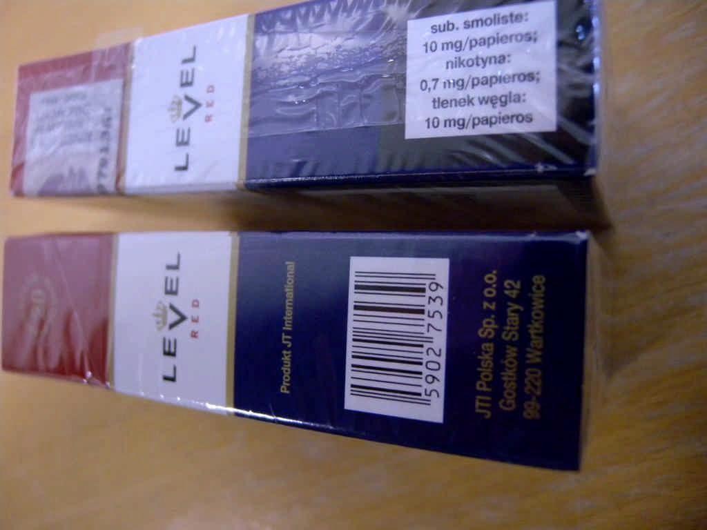 Bilder Tobak, 2012-04-16 07:55 diarienr: 1200-K178885-10 POLISEN Bildkollage 18 27 Bild 21 På sidan av paketen