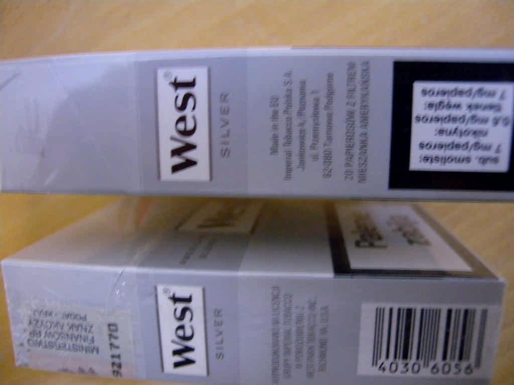 Bilder Tobak, 2012-04-16 07:55 diarienr: 1200-K178885-10 POLISEN Bildkollage 28 37 Bild 33 På sidan av paketen