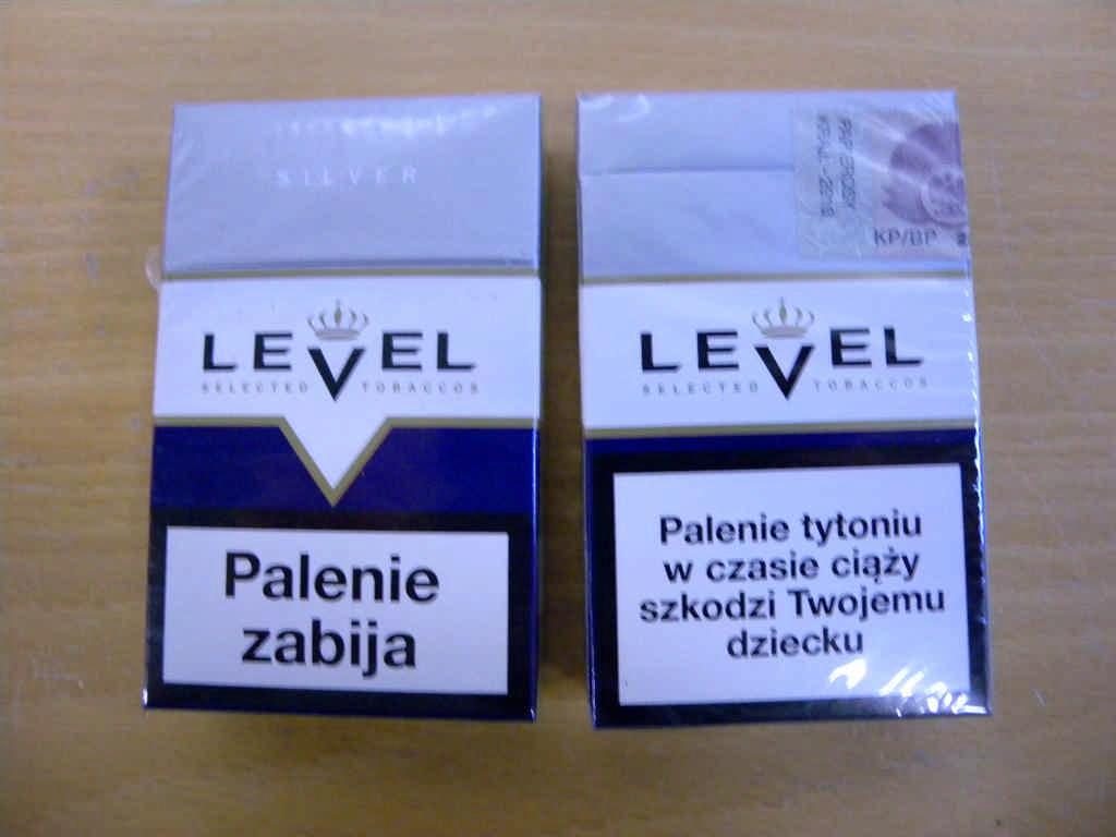 Bilder Tobak, 2012-04-16 07:55 diarienr: 1200-K178885-10 POLISEN Bildkollage 31 40 Beslagspunkt:2012-1200-BG5145-14 (Bild 36-37) - Samtliga produkter i beslagspunkten är tobak, avsedda att rökas -