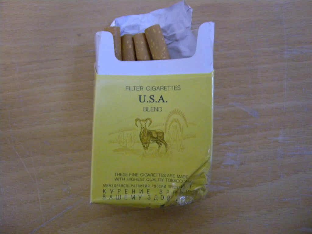 Bilder Tobak, 2012-04-16 07:55 diarienr: 1200-K178885-10 POLISEN Bildkollage 39 48 Beslagspunkt:2012-1200-BG5145-18 (Bild 44-52) - Samtliga produkter i beslagspunkten är tobak, avsedda att rökas -