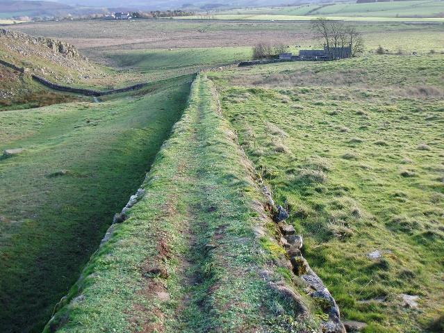 Dag 4 Once Brewed Gilsland Den här delen av leden börjar med att gå upp till Winshields Crags topp, den högsta punkten under hela turen.