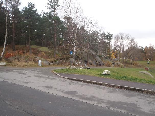 5 (8) 4 Bergtekniska observationer och åtgärdsförslag Observationer Naturliga slänter inom undersökningsområdet är rundade och lutar svagt. Ställvis förekommer brantare partier som är 1-2 m höga.