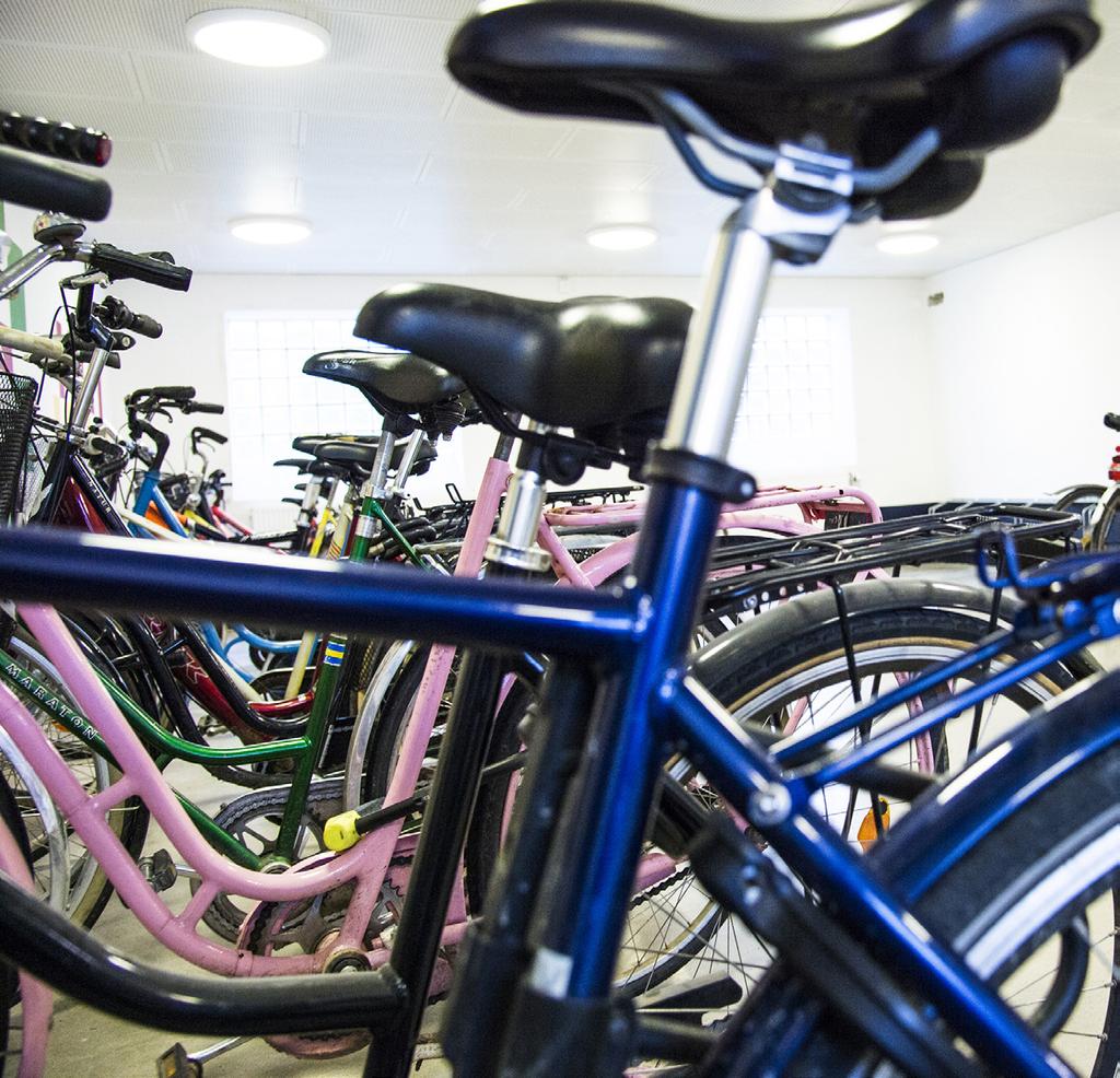 Utveckla cykelparkeringar vid tågstationer och regionala busshållplatser Det ska vara enkelt att genomföra hela resan, från dörr till dörr.