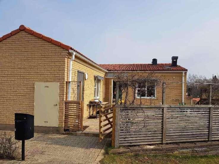 Besiktningsteknikerns reflektion Noteringar som besiktningsteknikern särskilt vill påtala Bostadsbyggnad Ett hus kräver kontinuerligt underhåll, då alla byggnadsdelar utsätts för dagligt slitage.