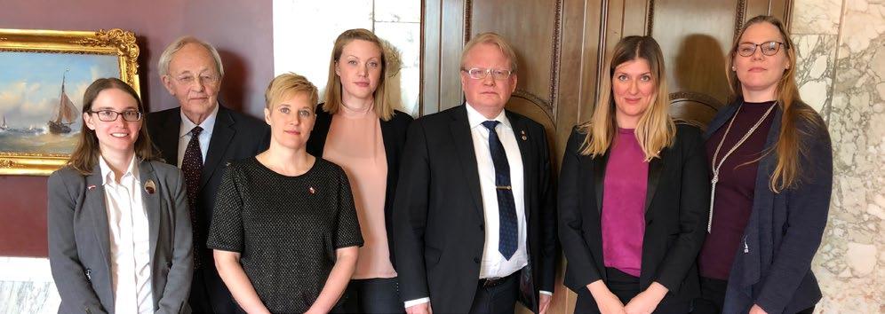 NEDRUSTNING Kärnvapen I april besökte ICAN:s internationella styrgrupp Sverige. Vi träffade försvarsminister Peter Hultqvist för att diskutera kärnvapenkonventionen.