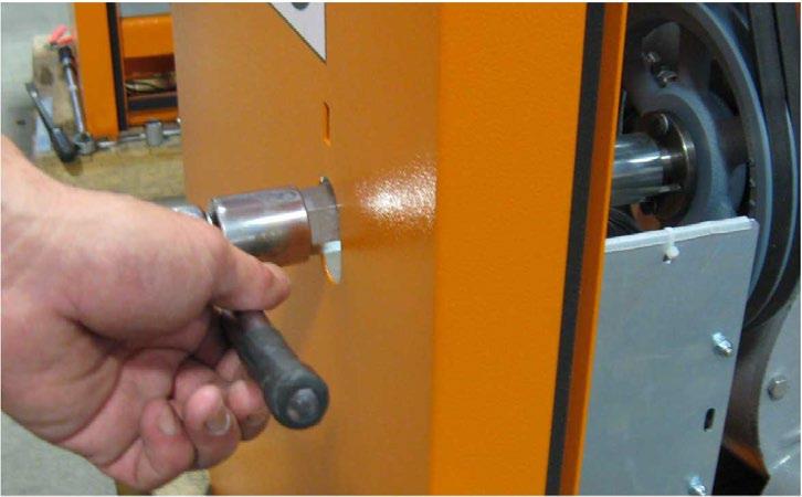 Ge ett stängkommando för att stänga. Spärrnyckeladapter Växellådans förlängning 4.