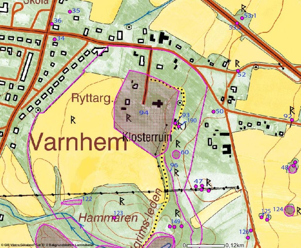 Fig. 1. Förundersökningsområdet med närliggande fornlämningar. Utdrag från Länsstyrelsens Ogiskarta. Fornlämningsmiljö och kulturlandskap Varnhems klosterkyrka ingår i en mycket rik fornlämningsmiljö.