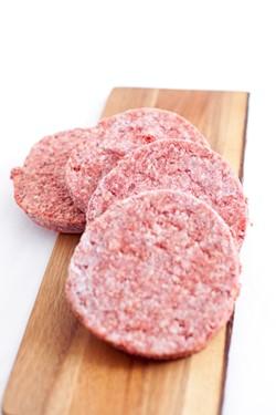 DABAS Produktklassificering: 206613245799 / Djupfryst Köttprodukter Färsrätter, ostekta, okokta -- Hamburgare Antal portioner: 48 Diettyp: Utan griskött Livsmedel som inte innehåller griskött Minsta