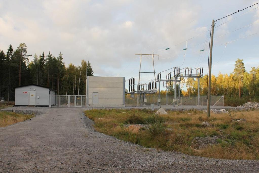 MILJÖKONSEKVENSBESKRIVNING 15 / 234 Figur 7. Exempelbild av vindkraftsprojektets 20/110 kv elstation och grenanslutning. Veli-Pekka Alkula.