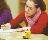 USK UTREDNINGS- OCH STATISTIKKONTORET Oktober 2005 Till Dig som studerar vid gymnasiesärskola (och målsman) Vad tycker du och andra gymsärelever om undervisningen och skolan?