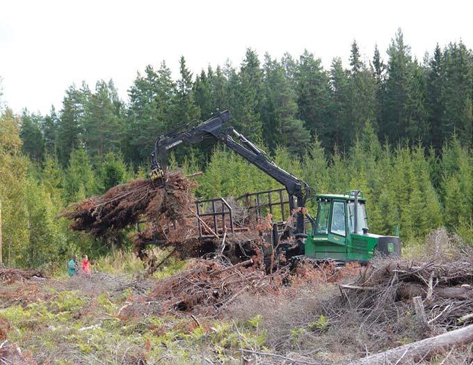 Hultdins Biokassett Forwarding of dried logging