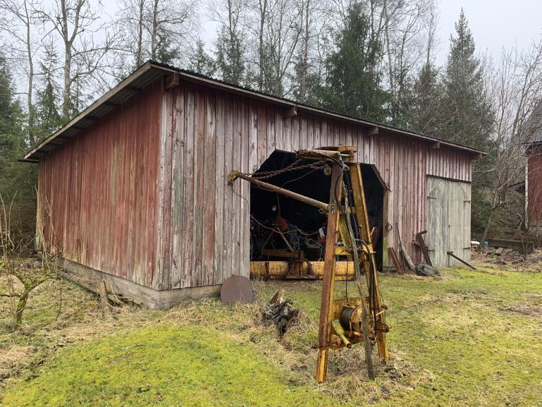 Byggnaden ej längre anpassad för sitt ursprungliga ändamål Byggnadsstommen är dock i gott skick och väl användbar som lager/förråd.