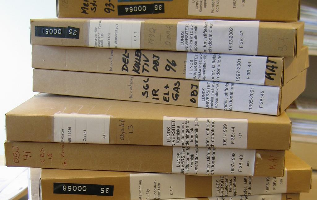 20 HANDBOK I DOKUMENTHANTERING Mindre föredömligt uppmärkta arkivboxar.