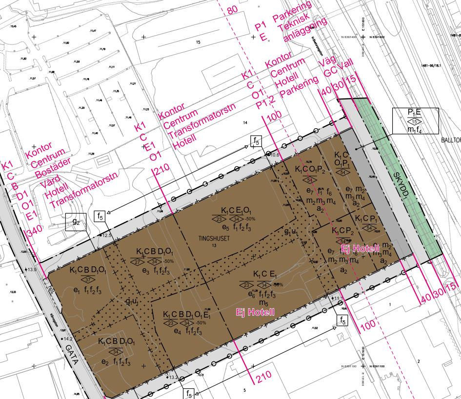 Utforma planområdets östra del så att kontor, centrumverksamhet och hotell kan tillåtas sticka ut delvis över planerat parkeringshus.