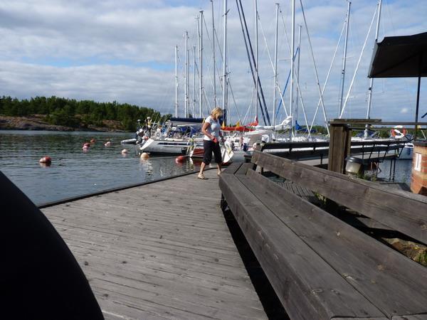 12/7 Torsdag Vår nästa hamn är Djurö Åsanshamn det ligger två stora klippblock som man bör akta sig för. Vi gick genom Millersviks skärgård i inre leden en fantastisk led. Sol även idag!