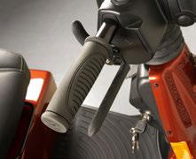 Benämning Nyckelbrytare Hastighetsväljare Batteriindikator Handbroms Gasreglage (Se bild nedan.