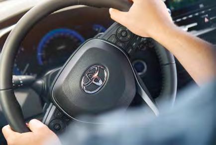 EN OSLAGBAR KÄNSLA BAKOM RATTEN BILEN SOM GÖR DET ROLIGT ATT KÖRA IGEN Nya Corolla är baserad på TNGA-plattformen (Toyota New Global Architecture), och har en naturligt låg tyngdpunkt och ett perfekt