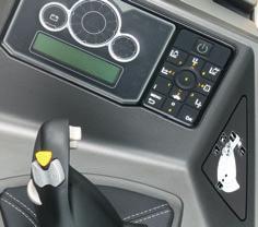Hands-free riktningsväljare Föraren kan växla körriktning framåt bakåt med gaspedalen och samtidigt använda upp till tre hydraulfunktioner med högerhanden.