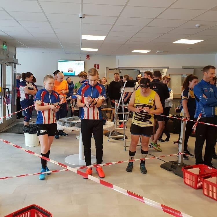Nyhet Även i år arrangerades Viken indoor 17-18 november, inomhusorientering i en skola i Sandviken, Olgy som arrangör, riktigt tuff utmaning orienteringsmässigt, men kul och stort intresse av våra
