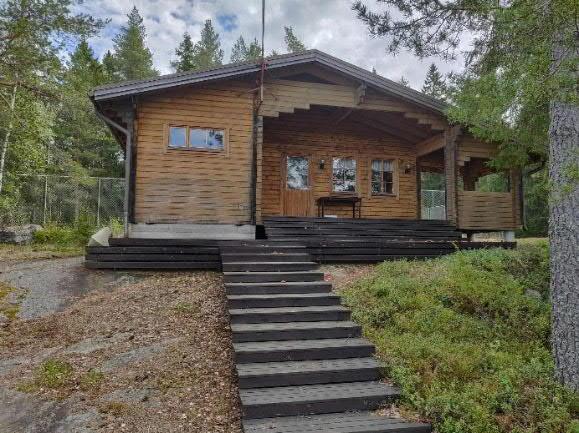dess närhet. Den färska mon av blåbärstyp (MT) i den nordöstra-östra delen av utredningsområdet är ett flygekorrsrevir. Förutom gran växer även asp och björk i området.