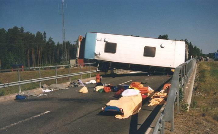 Räddning vid stora busskrascher - bakgrund 1:8 Råneå 2002. Buss med skolbarn utflykt sista skoldagen.