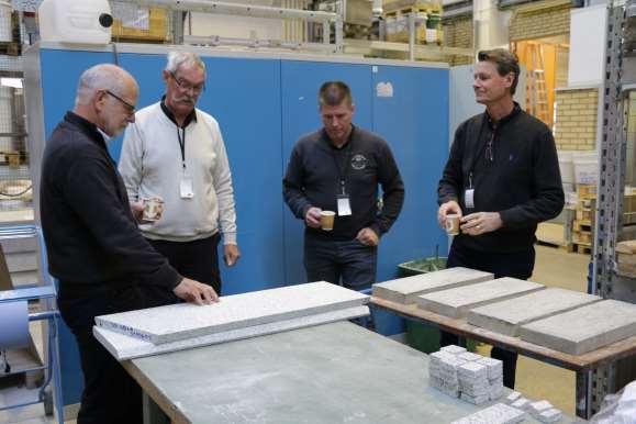 4.2.1 Utsågade provkroppar från inskickat material Inskickat material inkom som plattor i storlek om ca 200 X 200 X 20 mm, 600 X 300 X 20 mm eller i obrutna längder om 800 X 200 X 30 mm.