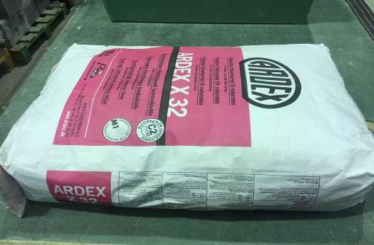 Projektgruppen enades om att använda Ardex X32, vilken är specifikt avsedd såsom en flexibel fästmassa