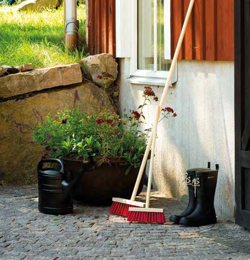 6 Borstar Brooms Borstar Brooms 7 Borstar Piassavaborste Broom Piassavakvast Broom Skyltställ, piasavakvast Display, broom Bredd Width 30 cm.