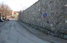 Möjligen kan vissa krigsfångar varit med vid bygget av de äldsta delen av Sträckningsmuren på Trossö. Varvsmuren är ett helt vanligt entreprenadsarbete.