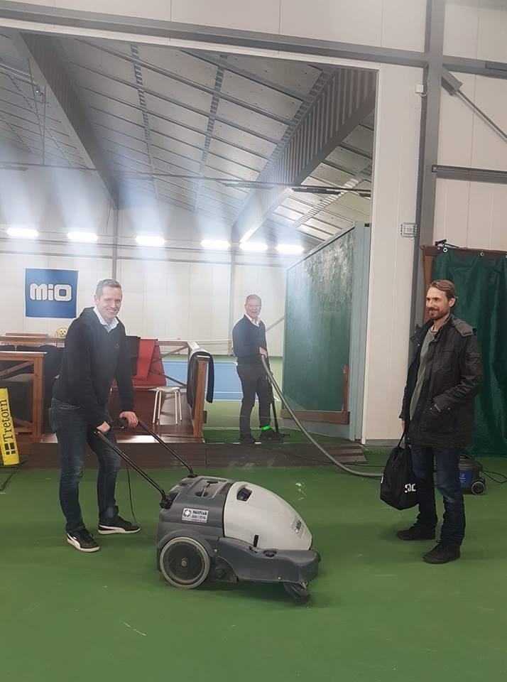 Föreningens anläggningar och bokning Mariestads Tennisklubb driver två stycken anläggningar. Lambihallen äger föreningen medan utomhusanläggningen är i kommunal ägo.
