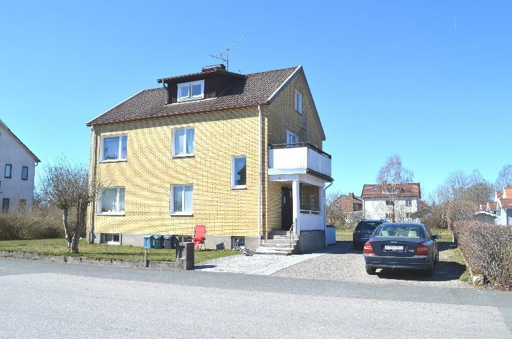 Förråd, garage mm. Det finns fristående garage och förråd med el indraget. Garage för 7 st.